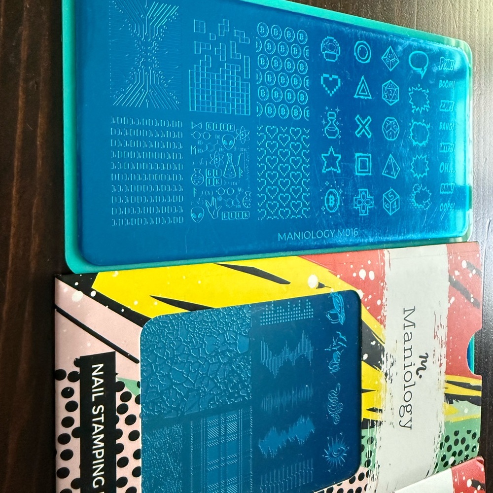 Maniology Nail Stamping Nerdy Plate Set